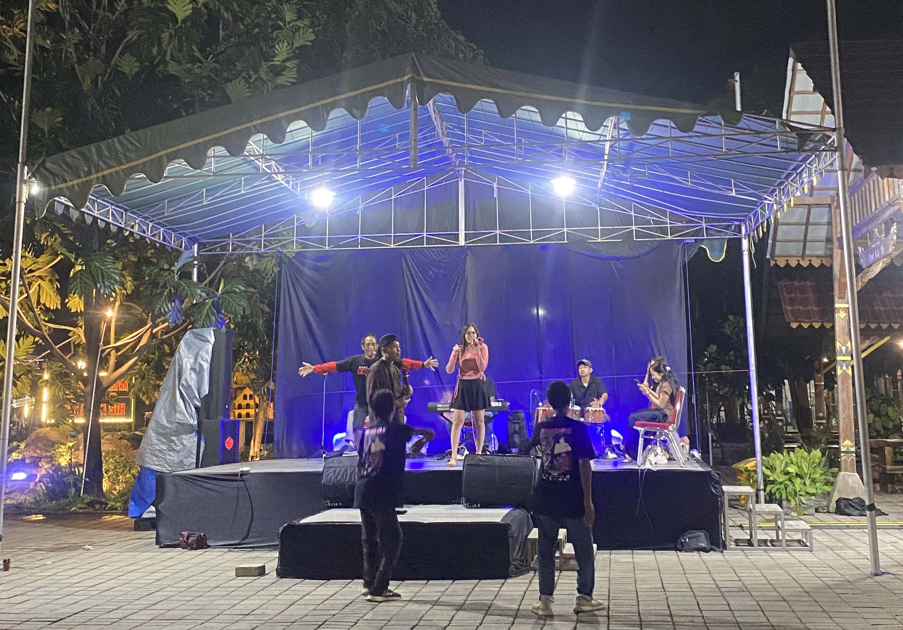 Rutin Malam Minggu - Pertunjukan Rakyat