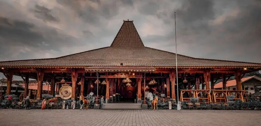 Pendopo Ageng Hand Asta Sih